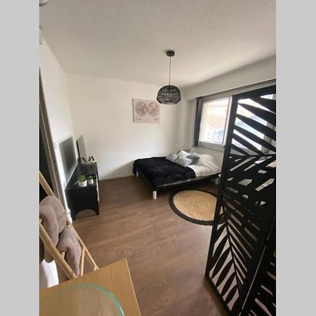 Le 13 Du Temple - Plein Coeur Centre Ville, Residence Privee, 5Mn Gare Sncf, Wifi Et Netflix Niort Exterior foto