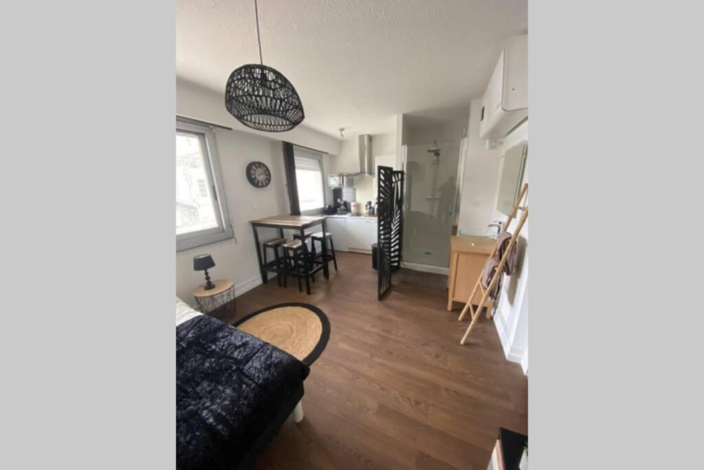 Le 13 Du Temple - Plein Coeur Centre Ville, Residence Privee, 5Mn Gare Sncf, Wifi Et Netflix Niort Exterior foto